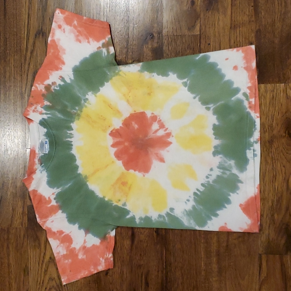 Kids unisex red, yellow, and green tie dye tshirt size S